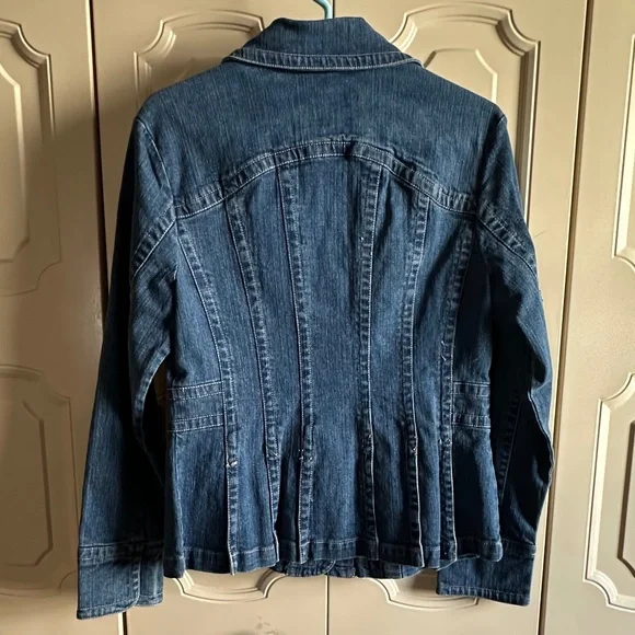 EUC TRIA Fitted Jean Jacket Stretchy Denim Size M - Picture 2 of 8